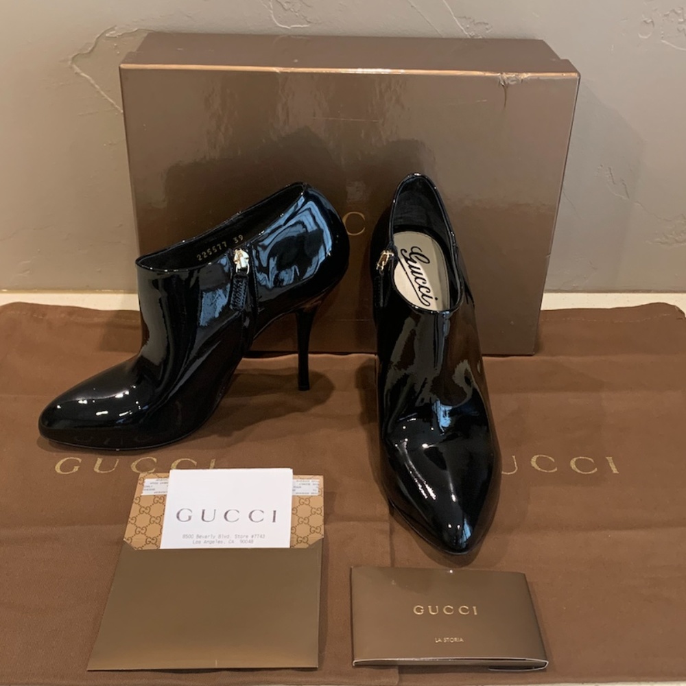 GUCCI SOFIA PATENT LEATHER BOOTIE 39